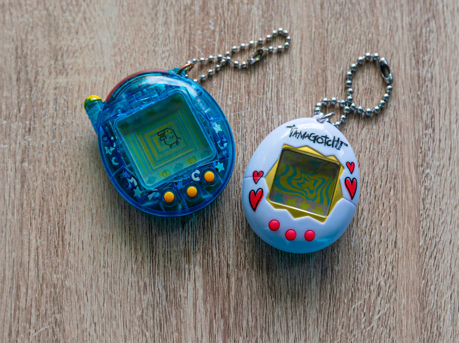 No momento, você está visualizando Marketing de Nostalgia em Ação: Por Que o Tamagotchi, Aos 30 Anos, Continua Vendendo Mais Que Nunca em Plena Era dos Smartphones