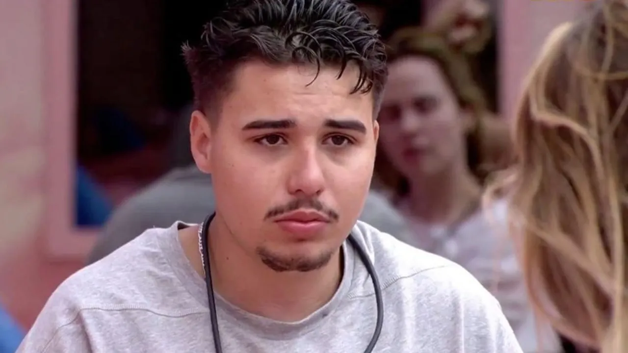 No momento, você está visualizando Ex-Esposa Pede Medida Protetiva, Pedro Admite Erro e Tudo Vai ao BBB 26: A Gestão de Crise Mais Complicada Da Reality TV Brasileira em 2026