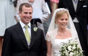 Leia mais sobre o artigo Gestão de Crise Real: Como a Família Real Britânica Lidou Com Ausências Estratégicas no Casamento de Peter Phillips