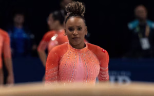 Leia mais sobre o artigo Quando a Assessoria Diz “Não” e a Atleta Curte o Oposto: A Gestão de Imagem Contraditória de Rebeca Andrade Que Dividiu o Brasil