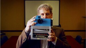 Leia mais sobre o artigo Inovação Engavetada: Como a Kodak Inventou a Câmera Digital em 1975 e Depois Enterrou a Própria Invenção Por Medo de Perder Lucro