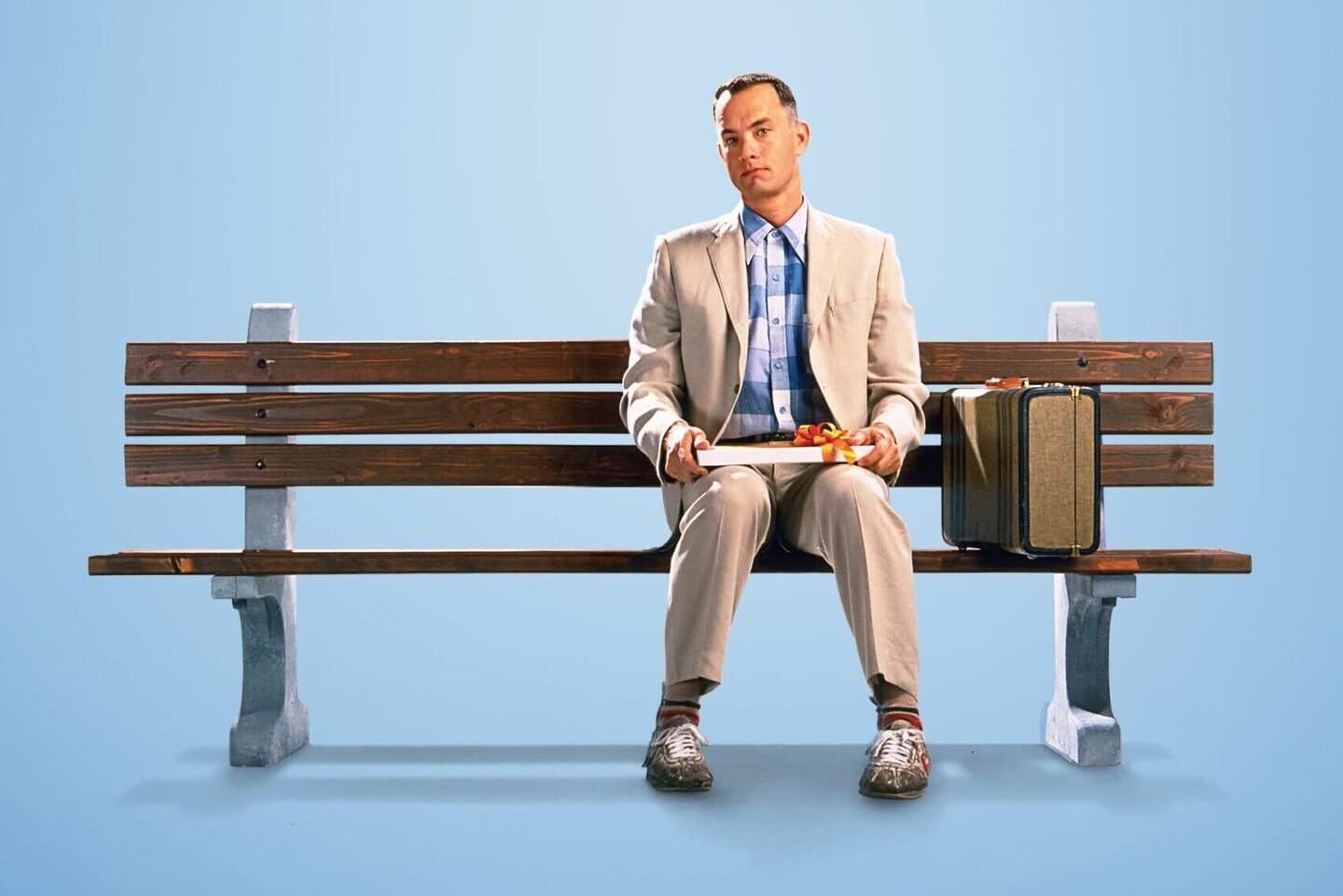 No momento, você está visualizando Tom Hanks Abriu Mão do Salário e Pagou Cenas do Próprio Bolso — Travolta Recusou e Se Arrependeu — E o Autor Do Livro Nunca Recebeu Nada