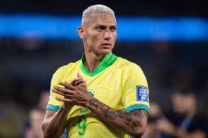 Leia mais sobre o artigo Gestão de Narrativa Sob Pressão: Como Richarlison Transformou Uma Crítica ao Nome do Filho em Um Caso de Defesa de Marca Pessoal