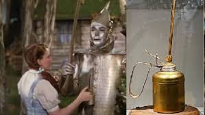 Leia mais sobre o artigo O Mágico de Oz: A Neve Era Amianto, O Homem de Lata Foi Para O Hospital — e Judy Garland Recebia Menos Que o Cachorro