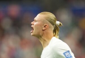 Leia mais sobre o artigo Por que Haaland não corta o cabelo? O conselho de Ibrahimovic que virou marca registrada antes do jogo contra o Brasil
