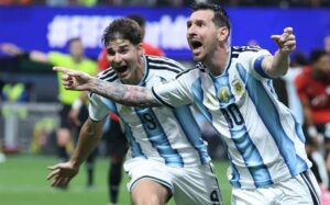Leia mais sobre o artigo Messi erra pênalti e vira herói da virada minutos depois: a lição sobre não travar num erro cometido na frente de todo mundo