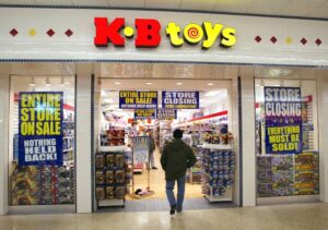 Leia mais sobre o artigo KB Toys “ressuscita” na Comic-Con 2026 sem reabrir uma única loja: a lição sobre reviver uma marca morta sem recriar o negócio inteiro